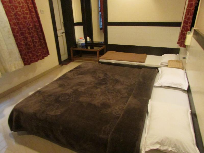 Hotel Laxmi Palace เชอร์ดี ภายนอก รูปภาพ